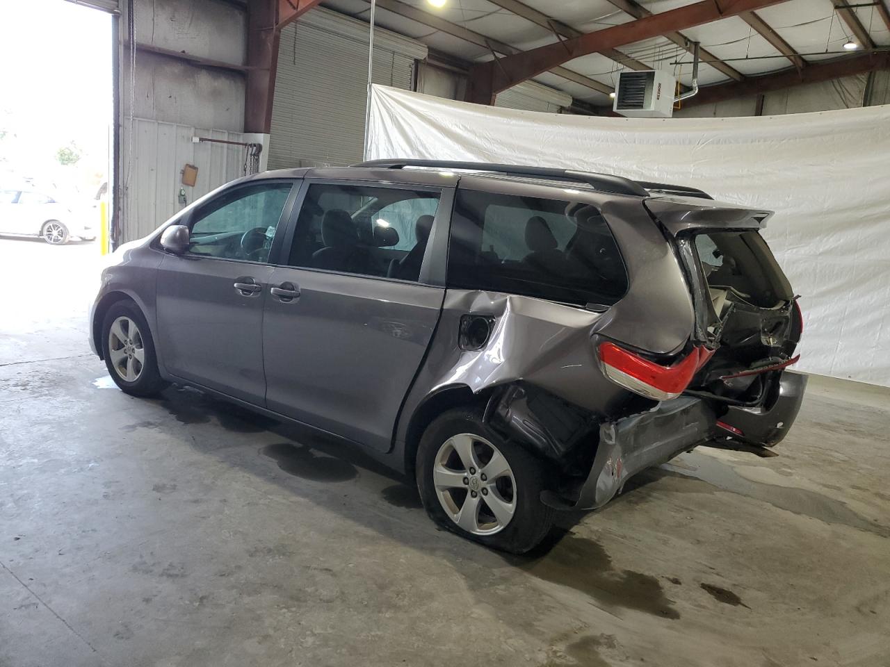 Lot #2888542128 2014 TOYOTA SIENNA LE