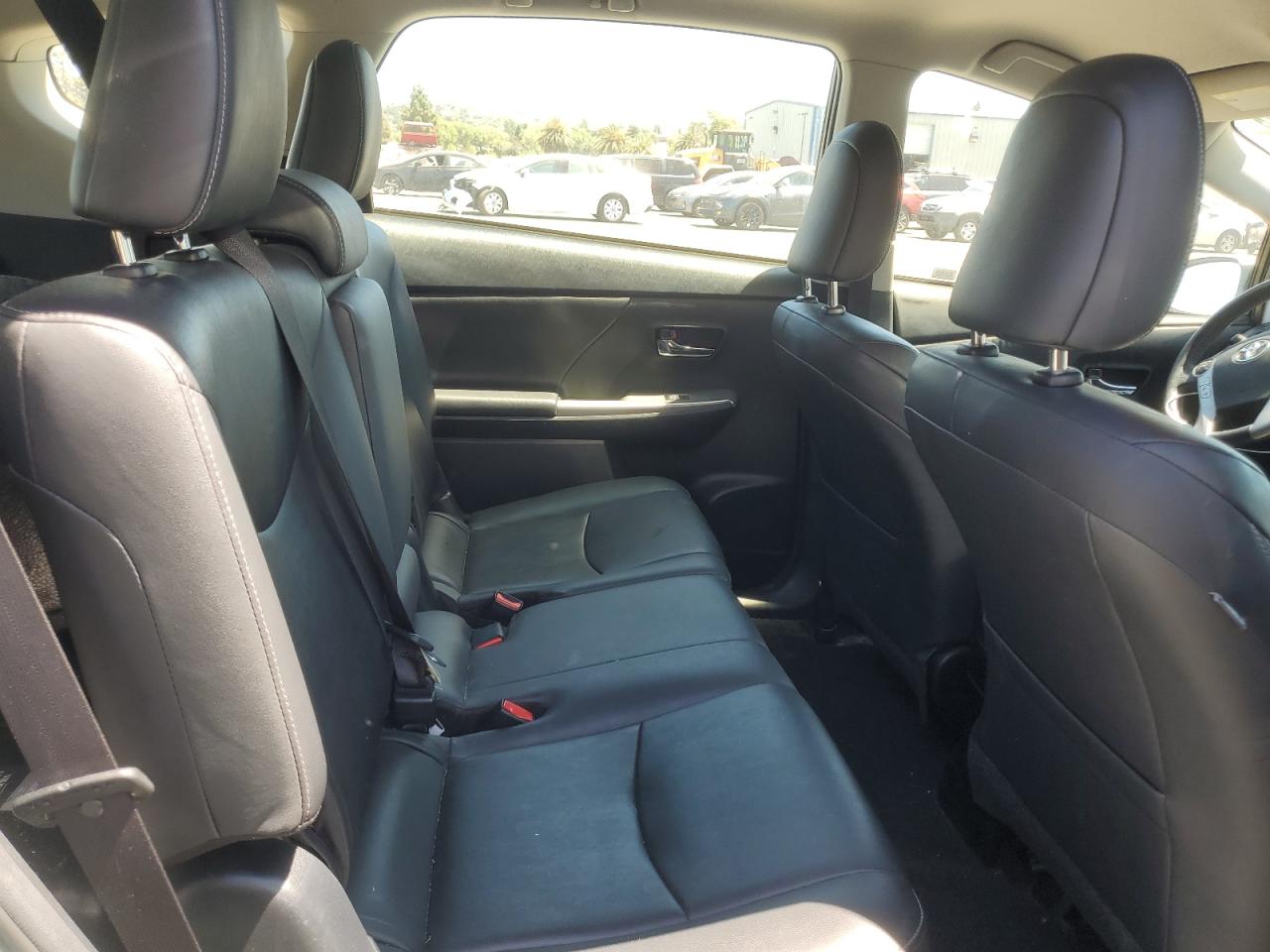 JTDZN3EU9HJ065165 2017 Toyota Prius V