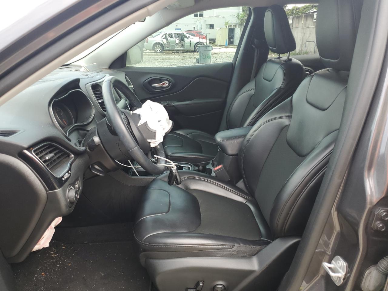 1C4PJLLB4KD416719 2019 Jeep Cherokee Latitude Plus