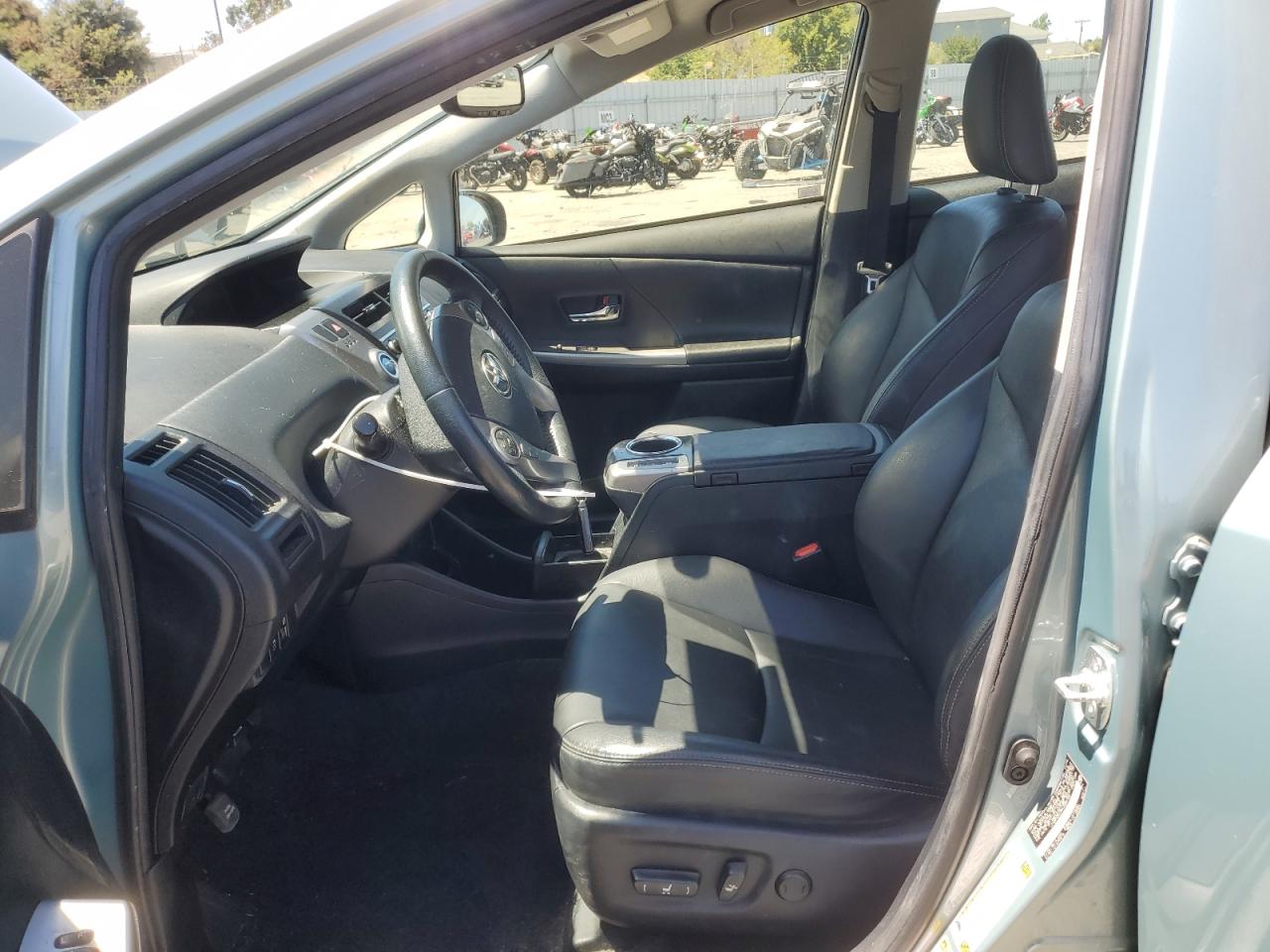 JTDZN3EU9HJ065165 2017 Toyota Prius V