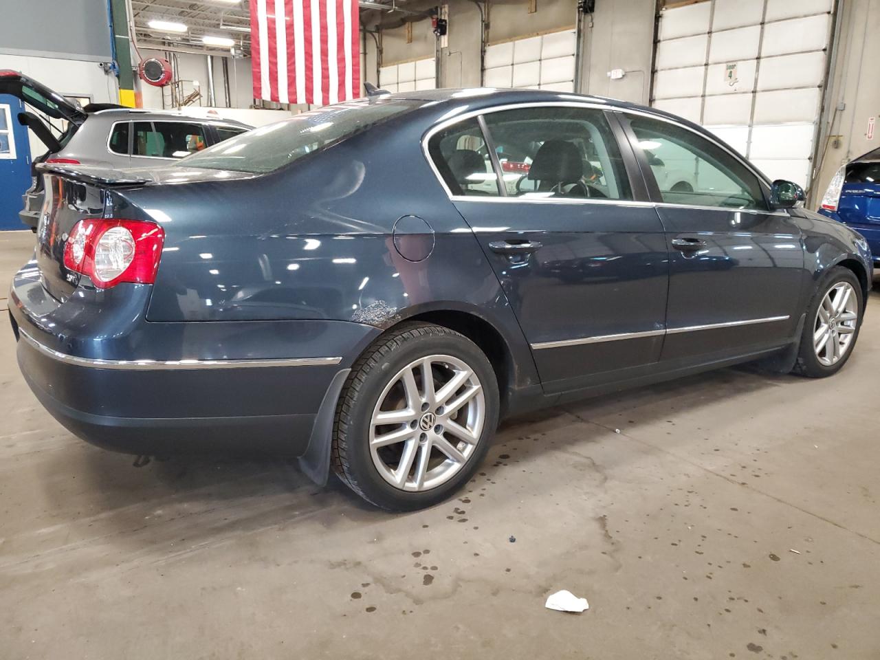 WVWEK73CX8E185543 2008 Volkswagen Passat Lux