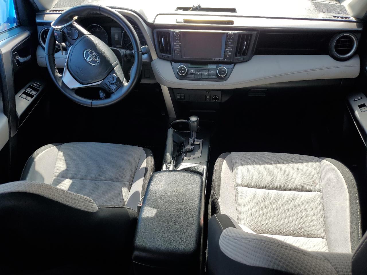 JTMWFREV2HJ118493 2017 Toyota Rav4 Xle