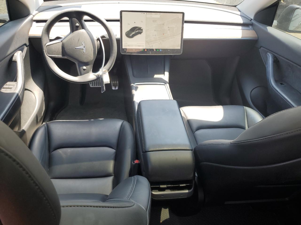 5YJYGDEE0MF275370 2021 Tesla Model Y