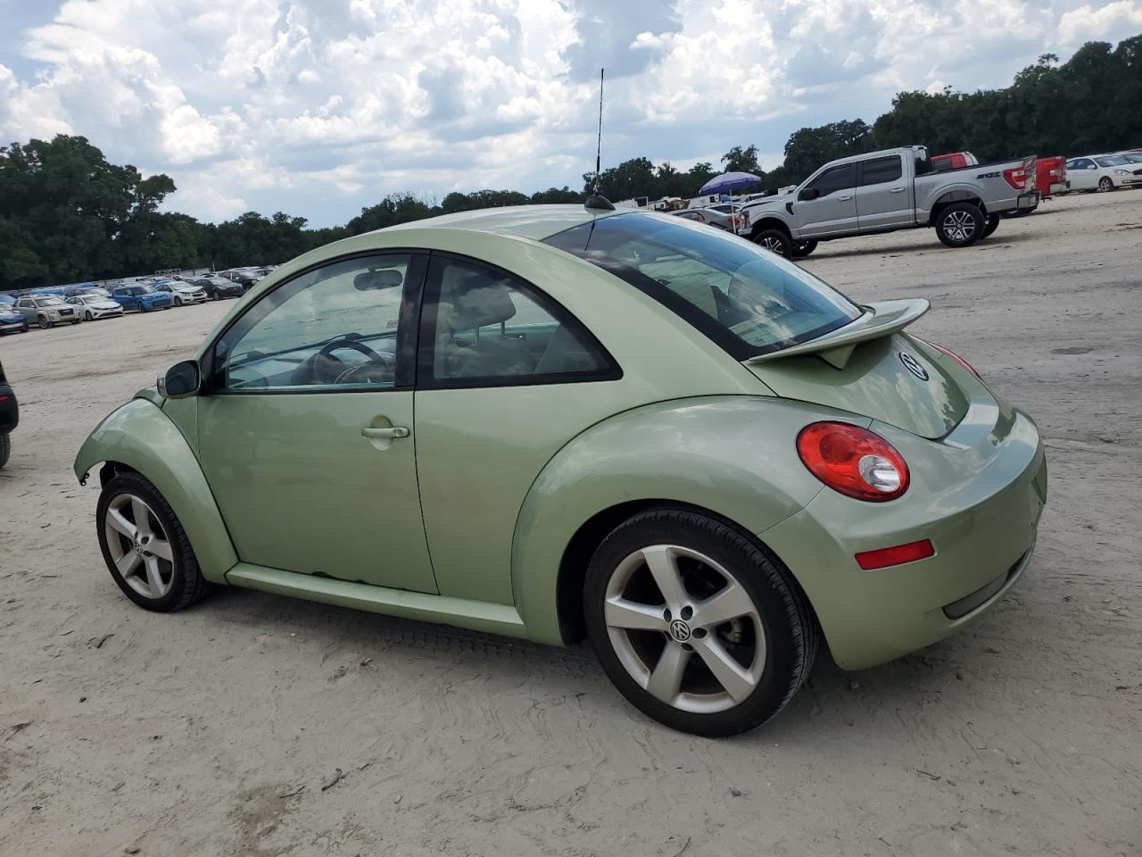 3VWSW31C17M505650 2007 Volkswagen New Beetle 2.5L Option Package 2