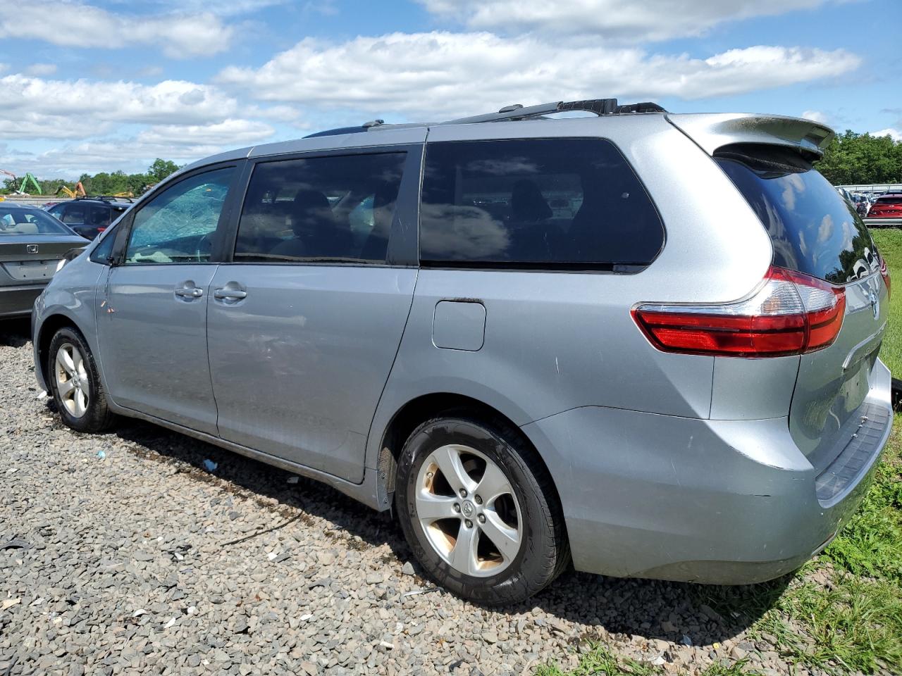 2016 Toyota Sienna Le vin: 5TDKK3DC0GS727610