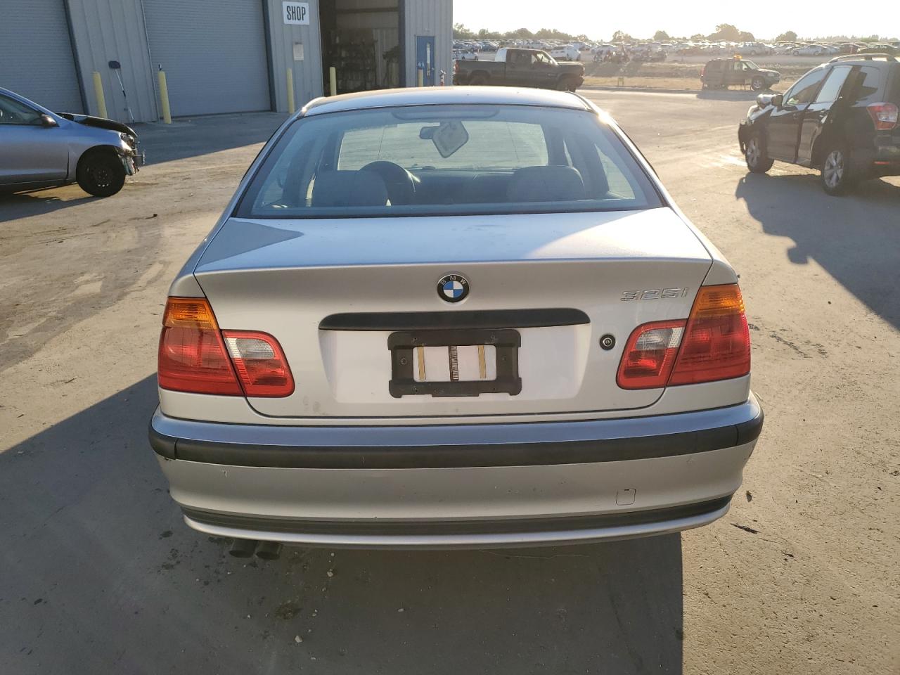 WBAAV33411FU79028 2001 BMW 325 I