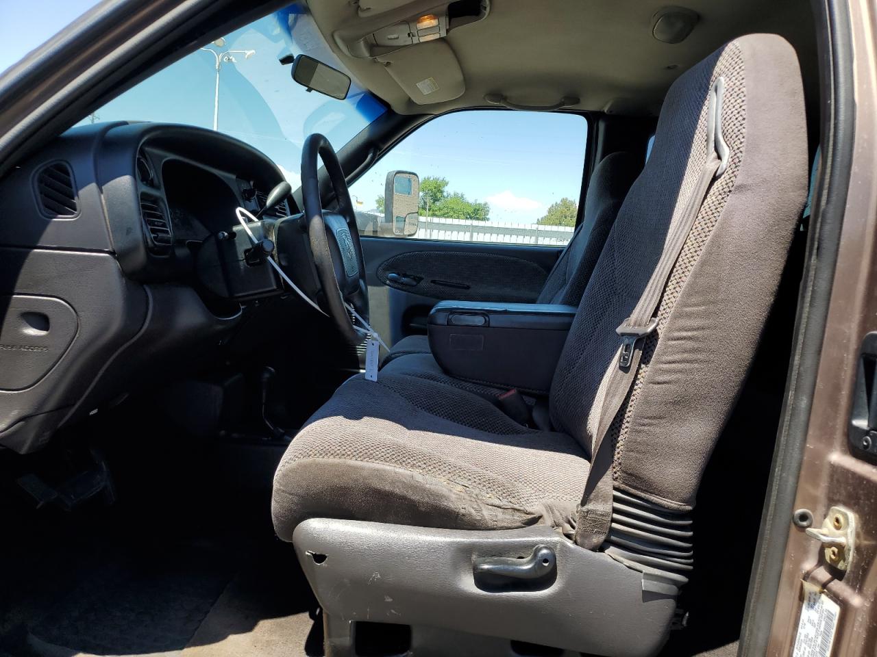 3B7HF13Z1YG159375 2000 Dodge Ram 1500