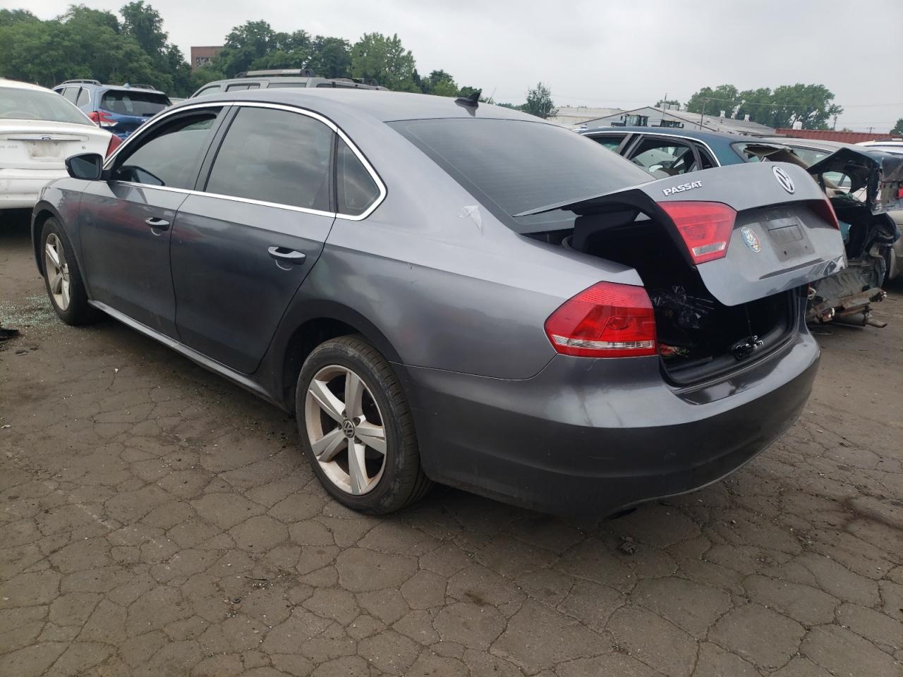 Lot #2844924875 2013 VOLKSWAGEN PASSAT SE