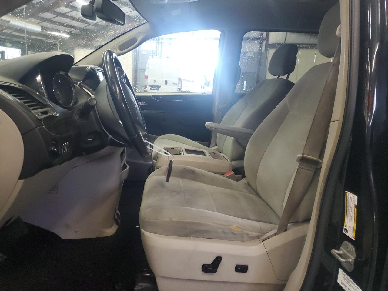 2A4RR5DG4BR665018 2011 Chrysler Town & Country Touring