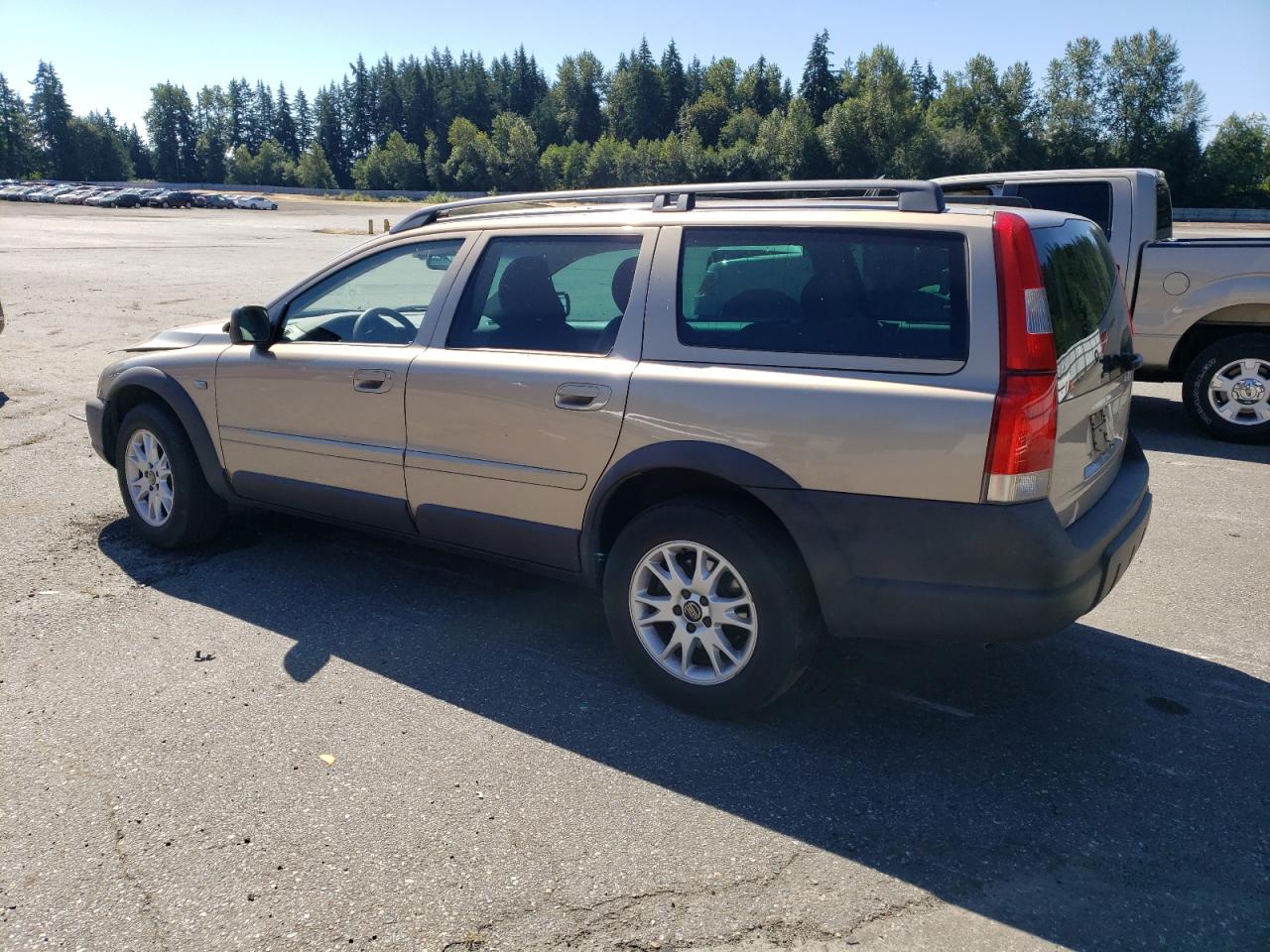 Lot #3041156165 2004 VOLVO XC70