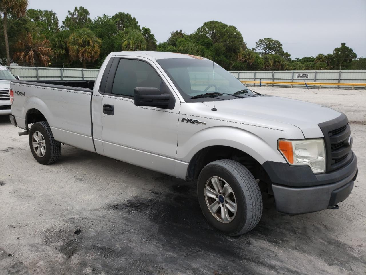 2014 Ford F150 vin: 1FTMF1EM2EKD57189