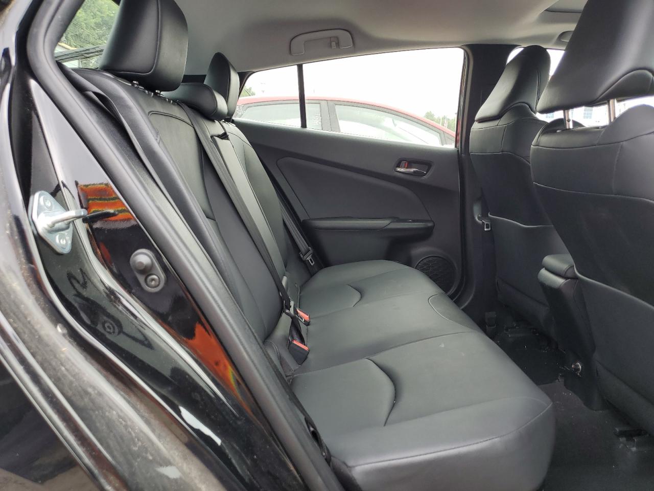 JTDKARFUXJ3055396 2018 Toyota Prius