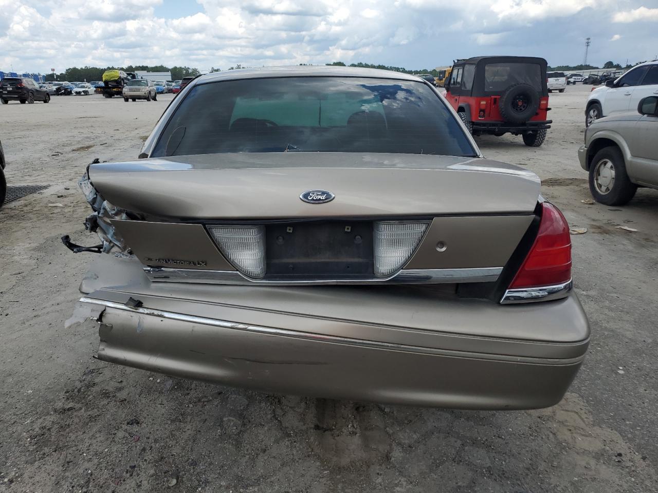 2FAFP74W14X129052 2004 Ford Crown Victoria Lx