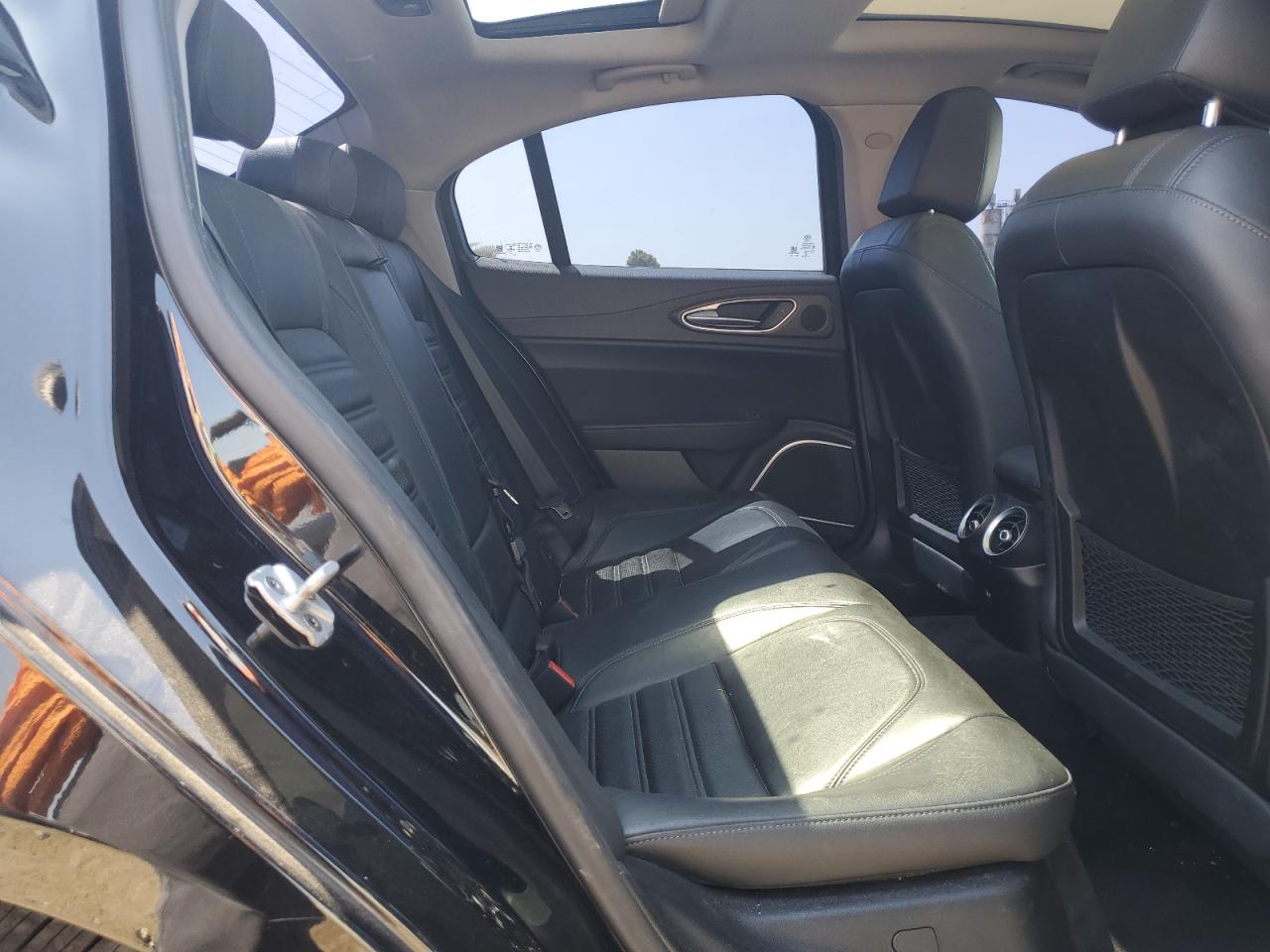 ZARFAECNXH7552092 2017 Alfa Romeo Giulia Ti