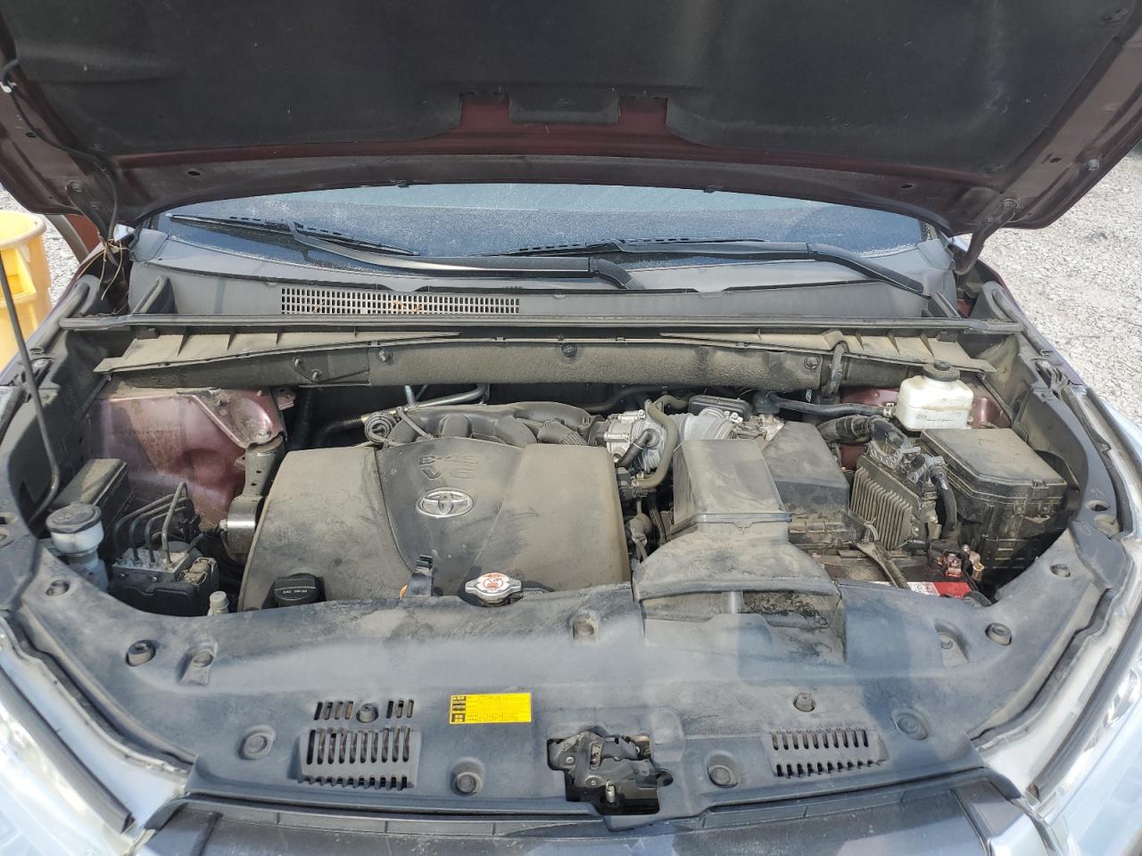 5TDKZRFH6KS336655 2019 Toyota Highlander Se