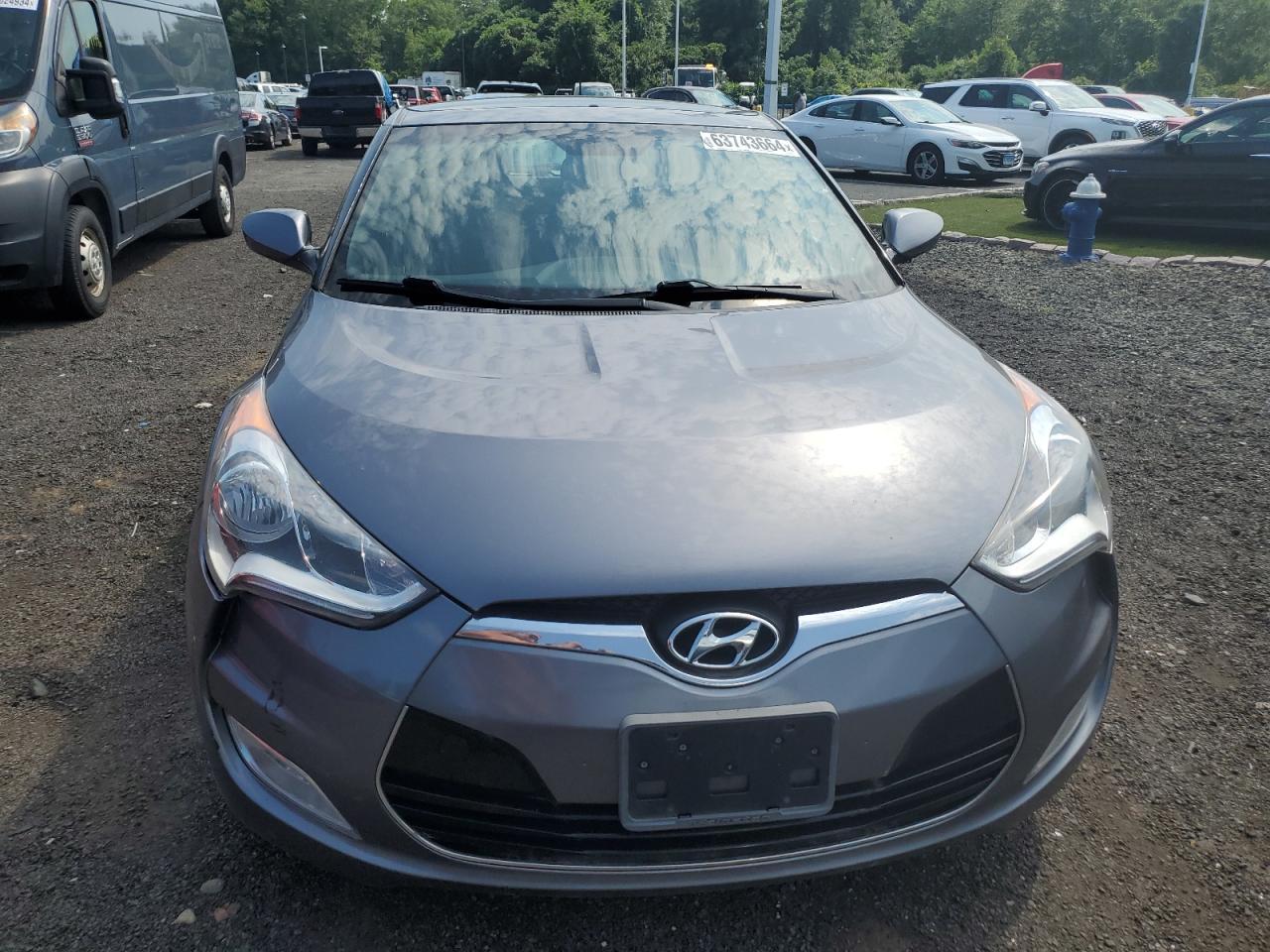 2017 Hyundai Veloster vin: KMHTC6AD3HU321412