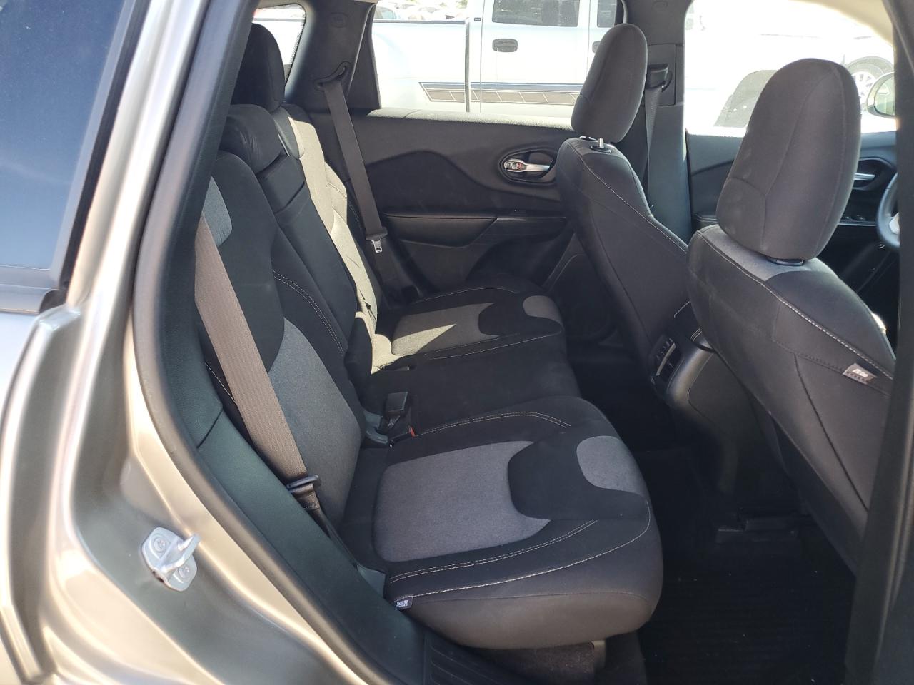 1C4PJLAB1GW273257 2016 Jeep Cherokee Sport