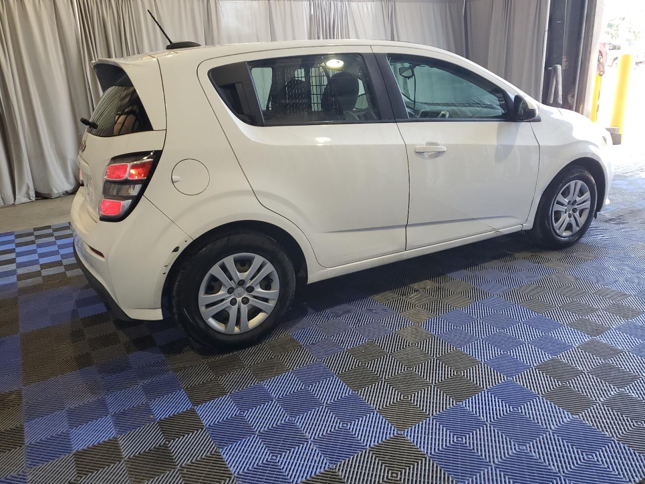 2019 Chevrolet Sonic vin: 1G1JG6SB5K4144682