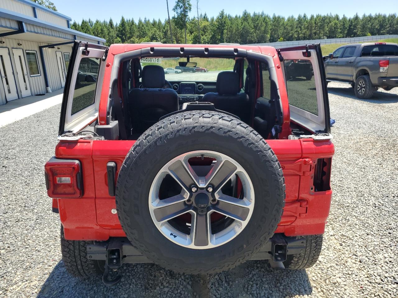 1C4HJXEG3LW268749 2020 Jeep Wrangler Unlimited Sahara