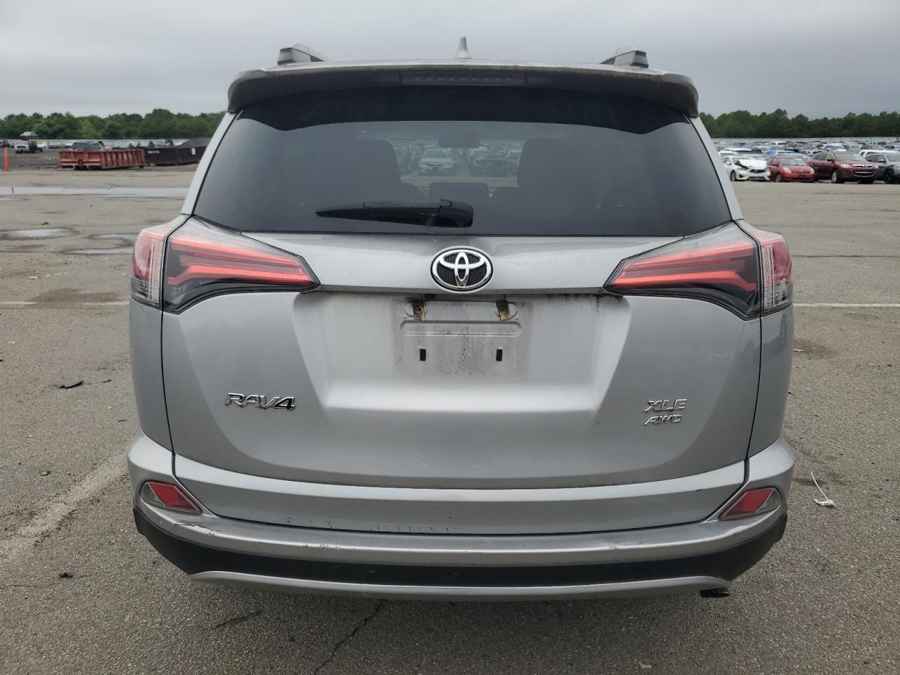 2T3RFREV6HW665670 2017 Toyota Rav4 Xle