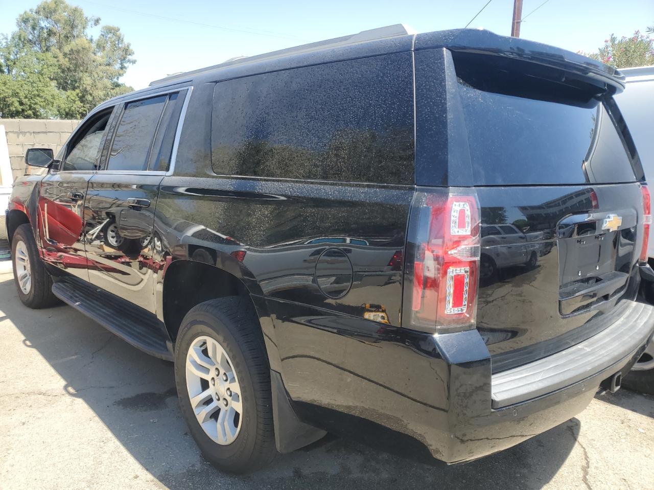 2018 Chevrolet Suburban C1500 Lt vin: 1GNSCHKC4JR365615