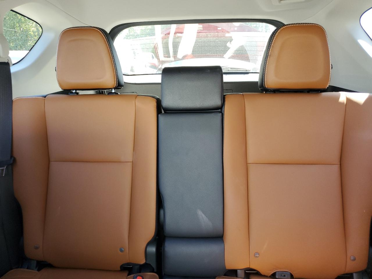 JTMDFREV8JJ258206 2018 Toyota Rav4 Limited