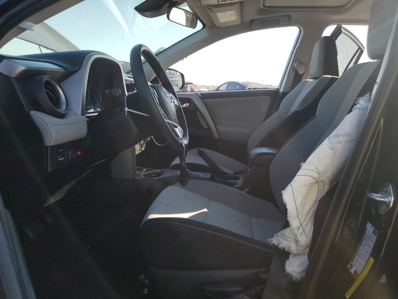 2T3WFREV7HW394573 2017 Toyota Rav4 Xle