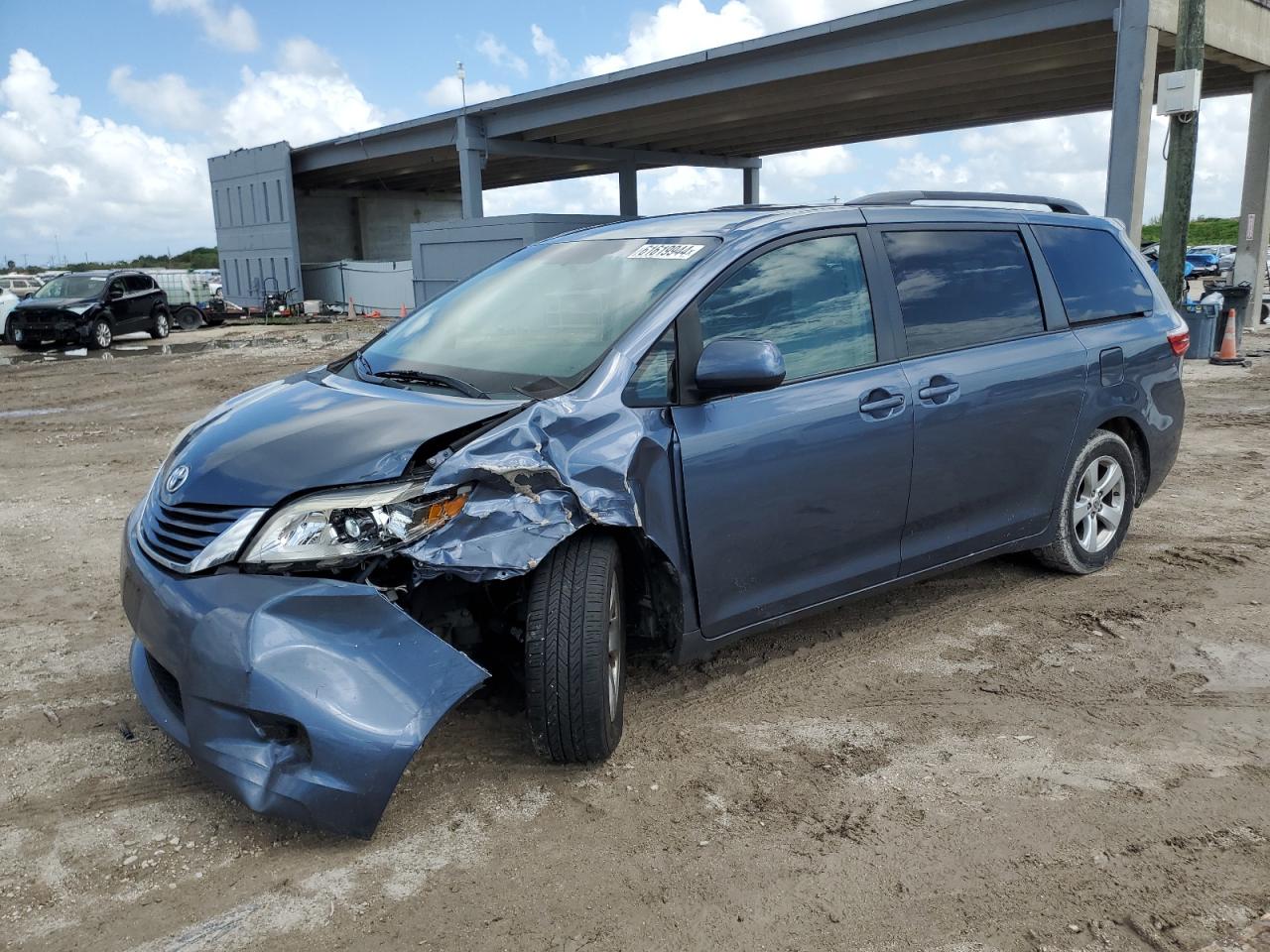 Lot #2879107954 2015 TOYOTA SIENNA LE