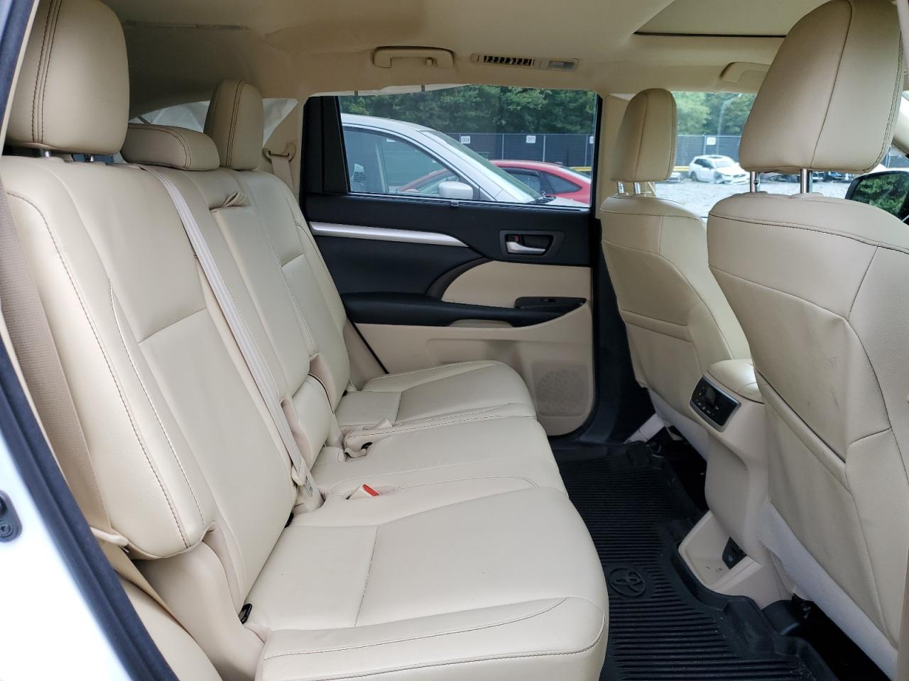 5TDJZRFH1JS545974 2018 Toyota Highlander Se