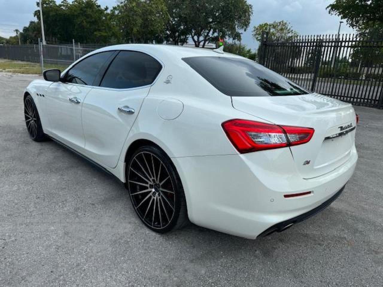 2019 Maserati Ghibli S vin: ZAM57YSAXK1318416