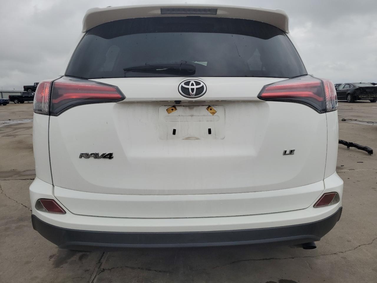 JTMZFREV9HJ133022 2017 Toyota Rav4 Le