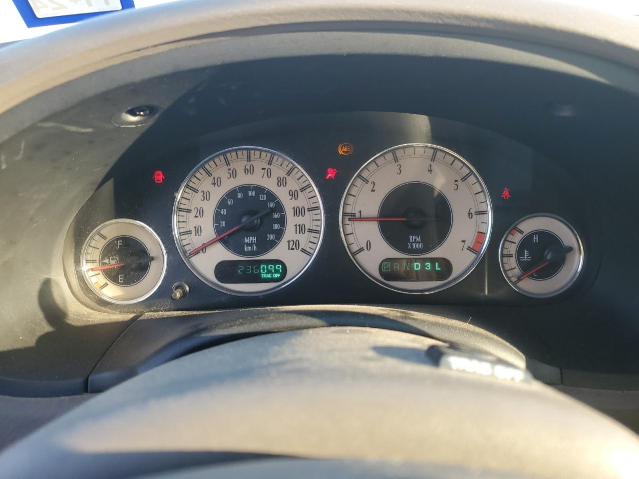 2C8GP64L52R772079 2002 Chrysler Town & Country Limited