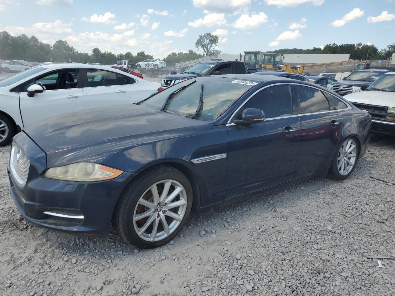 SAJWA1CB2BLV17264 2011 Jaguar Xj