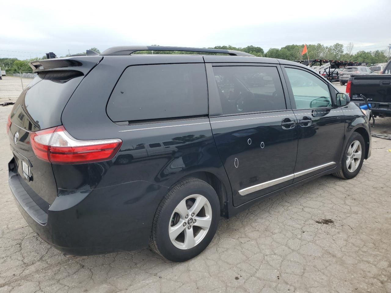 2019 Toyota Sienna Le vin: 5TDKZ3DC9KS976430