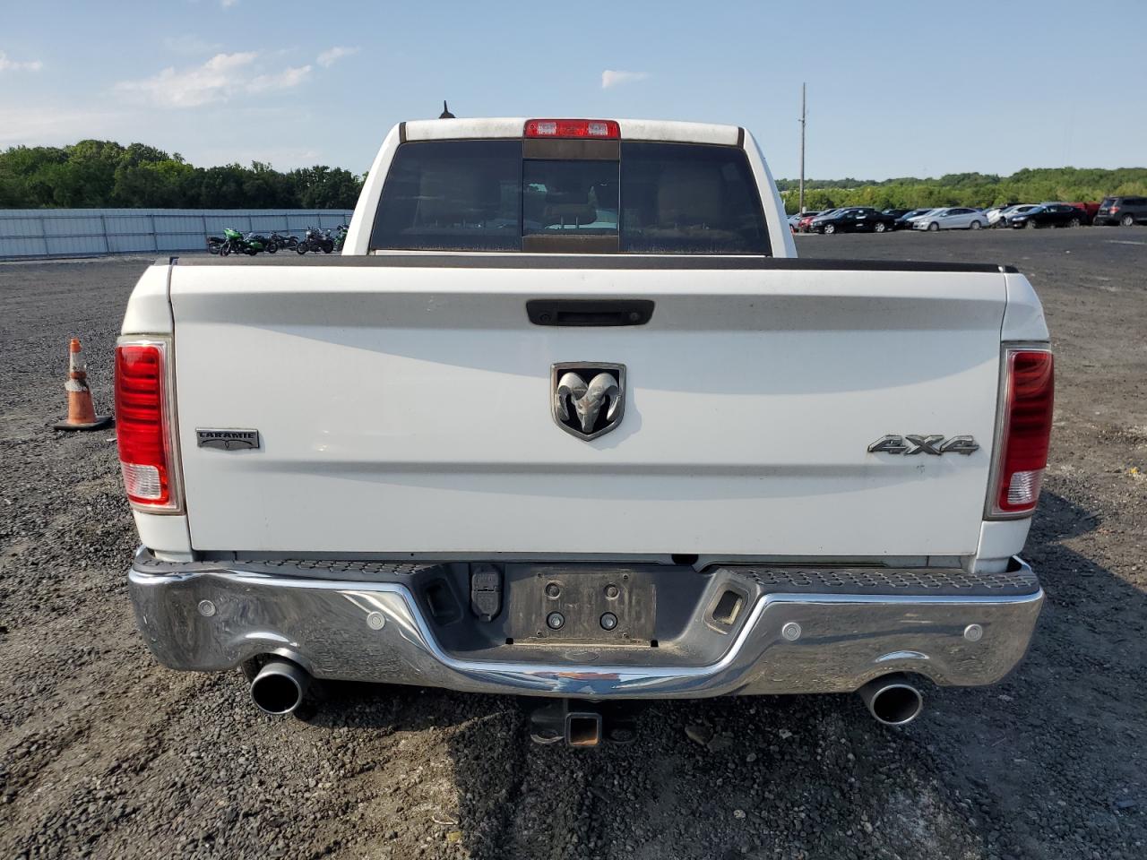 1C6RR7NM2JS338689 2018 Ram 1500 Laramie