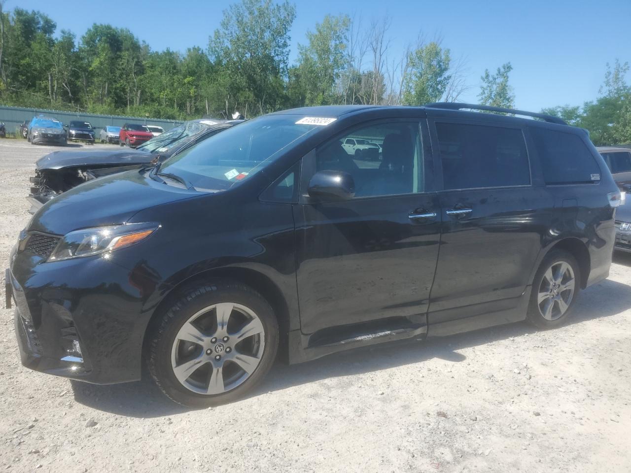 5TDXZ3DC0KS999052 2019 Toyota Sienna Se