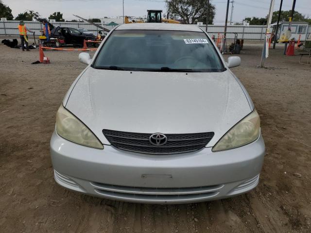 2003 Toyota Camry Le VIN: 4T1BE32K83U750572 Lot: 63145104