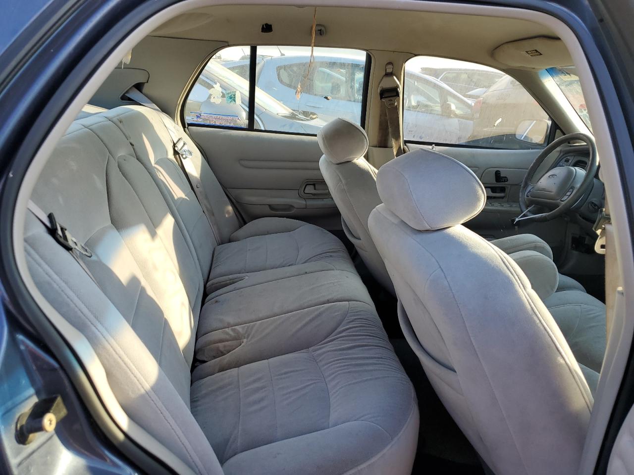 2FAFP74W0WX172591 1998 Ford Crown Victoria Lx