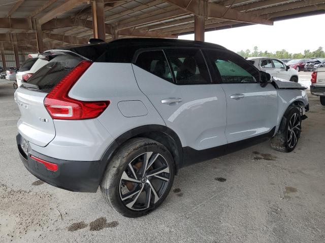 2022 Volvo Xc40 T5 R-Design VIN: YV4162UM9N2647887 Lot: 62124854