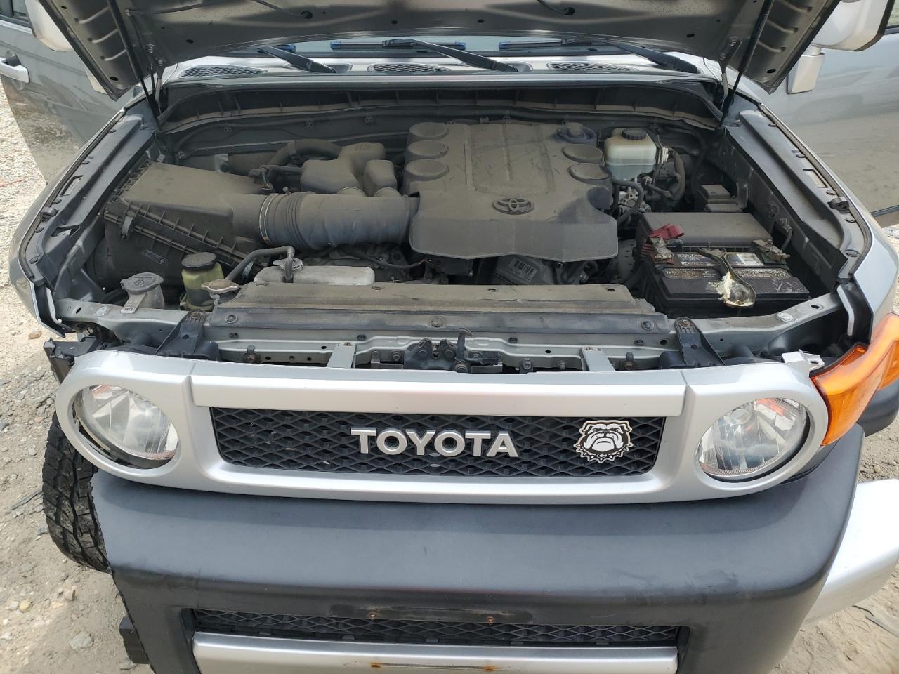 JTEBU4BF2BK111366 2011 Toyota Fj Cruiser