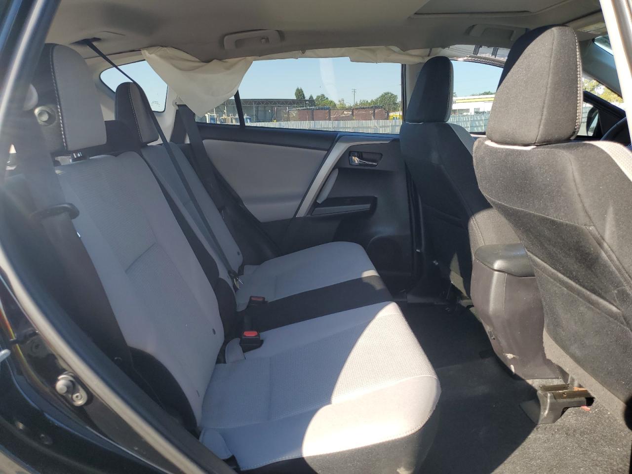 2T3WFREV7HW394573 2017 Toyota Rav4 Xle