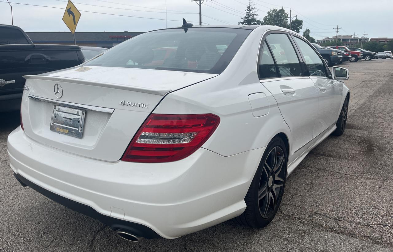 2013 Mercedes-Benz C 300 4Matic vin: WDDGF8AB8DR258737