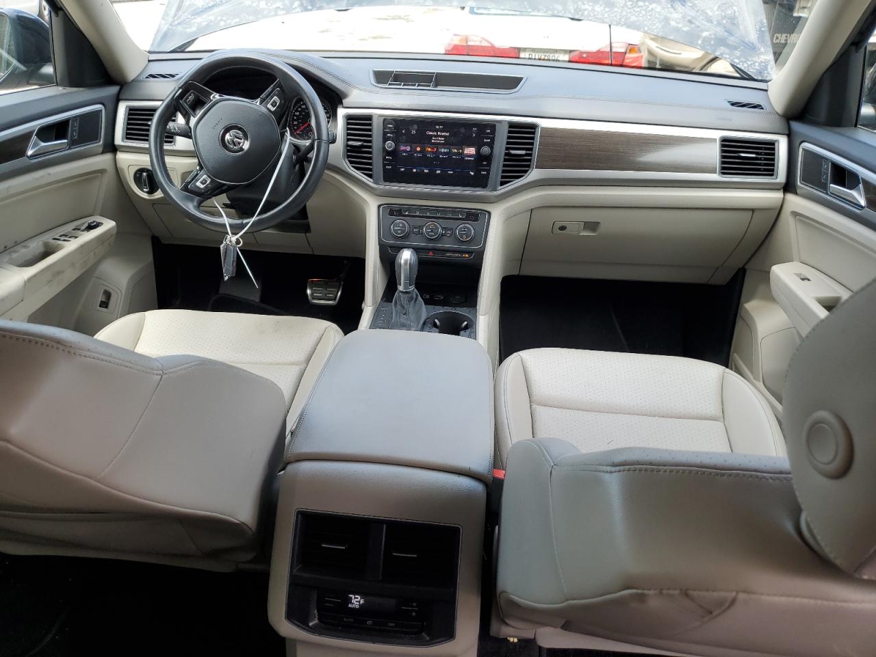 1V2FR2CA2JC529223 2018 Volkswagen Atlas Se