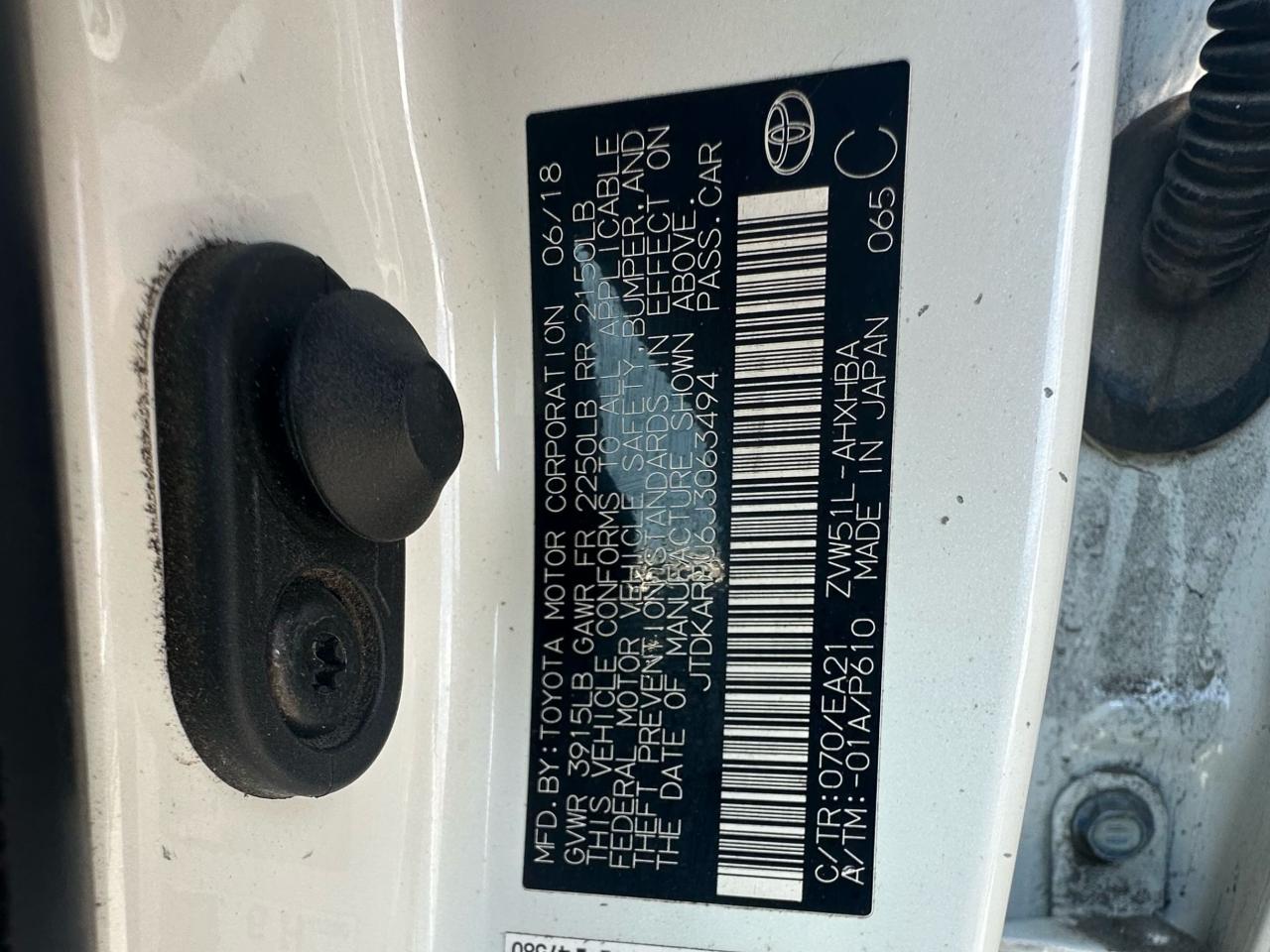 JTDKARFU6J3063494 2018 Toyota Prius