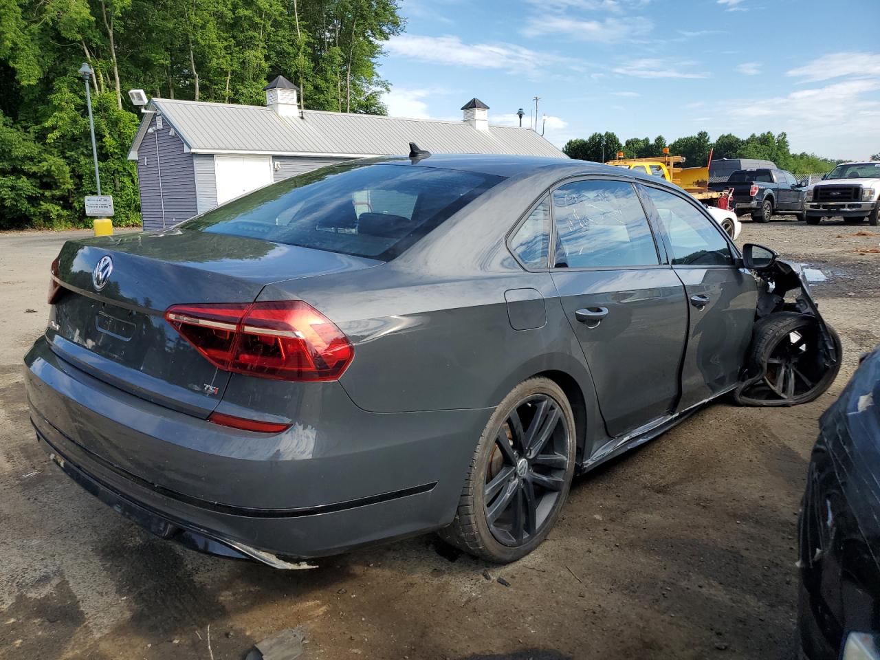 2018 Volkswagen Passat S vin: 1VWAA7A39JC018223