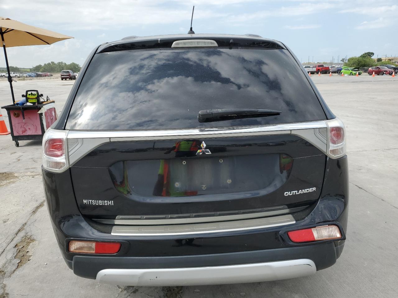 Lot #3303867709 2015 MITSUBISHI OUTLANDER