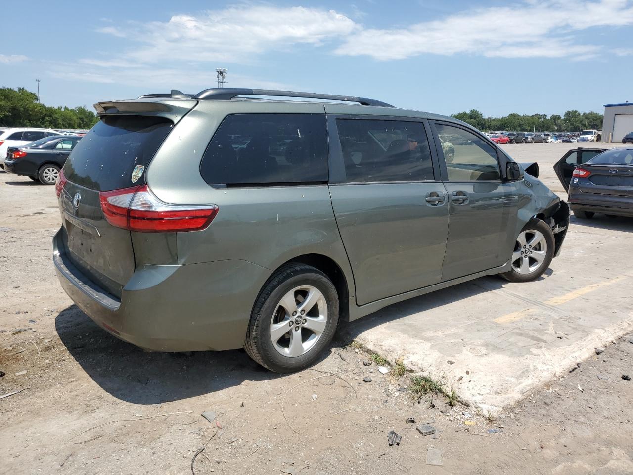 2018 Toyota Sienna Le vin: 5TDKZ3DC6JS905314