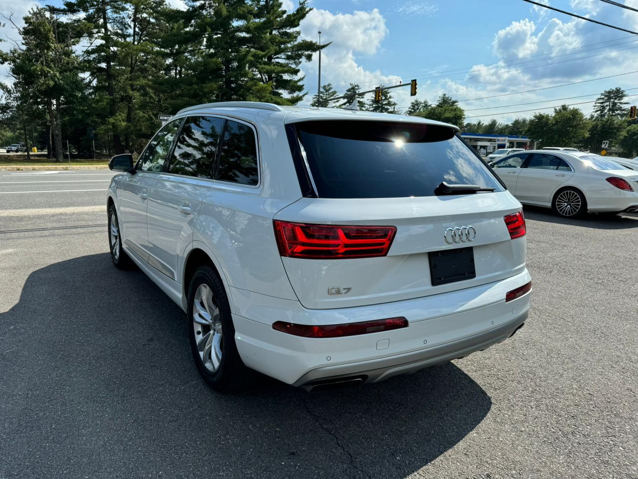 WA1AAAF70KD007838 2019 Audi Q7 Premium