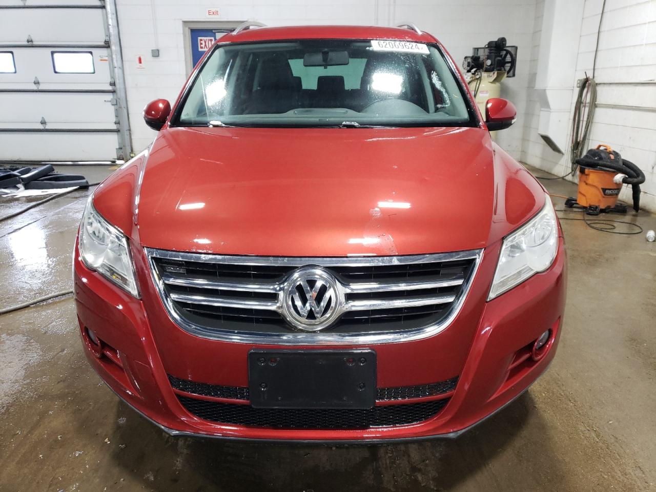 WVGBV7AX0AW003201 2010 Volkswagen Tiguan Se