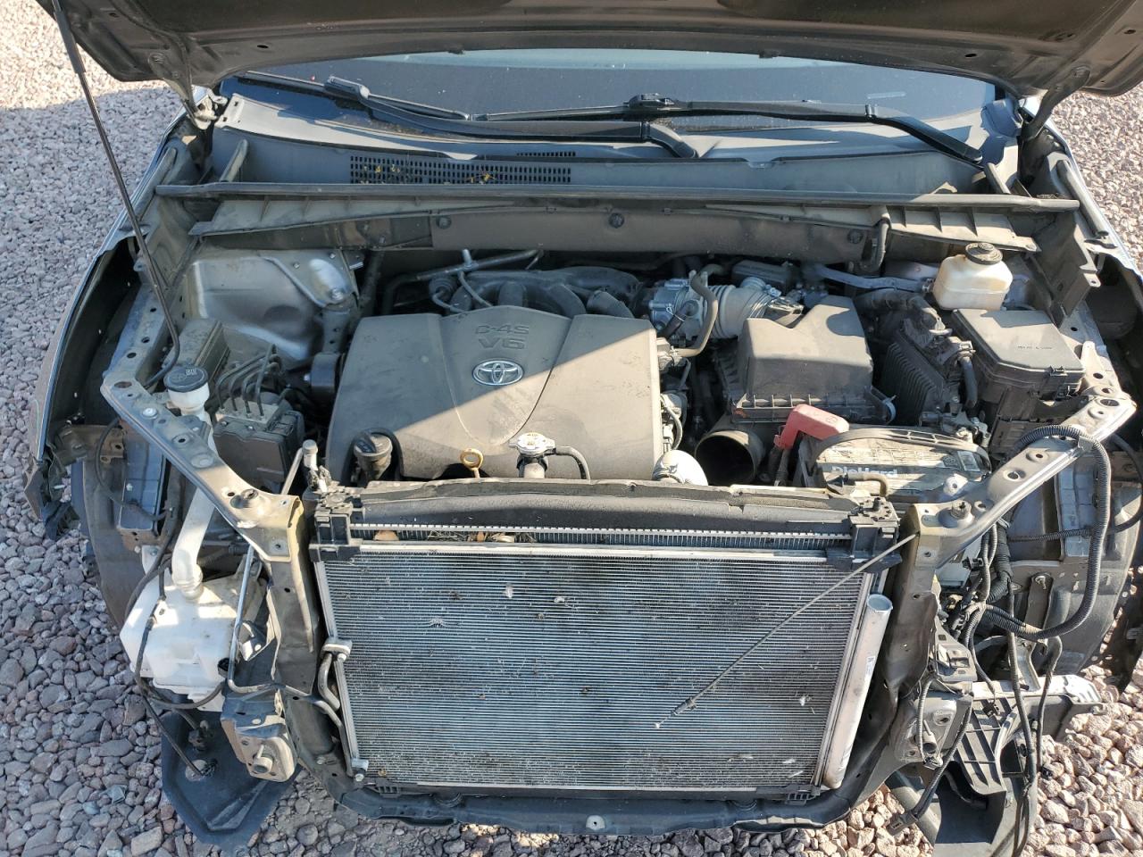 5TDZZRFH2JS246738 2018 Toyota Highlander Le